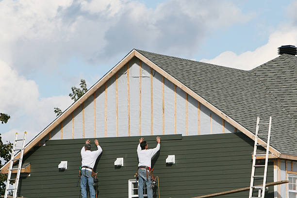 Professional Vinyl Siding technician working in Glendora, NJ